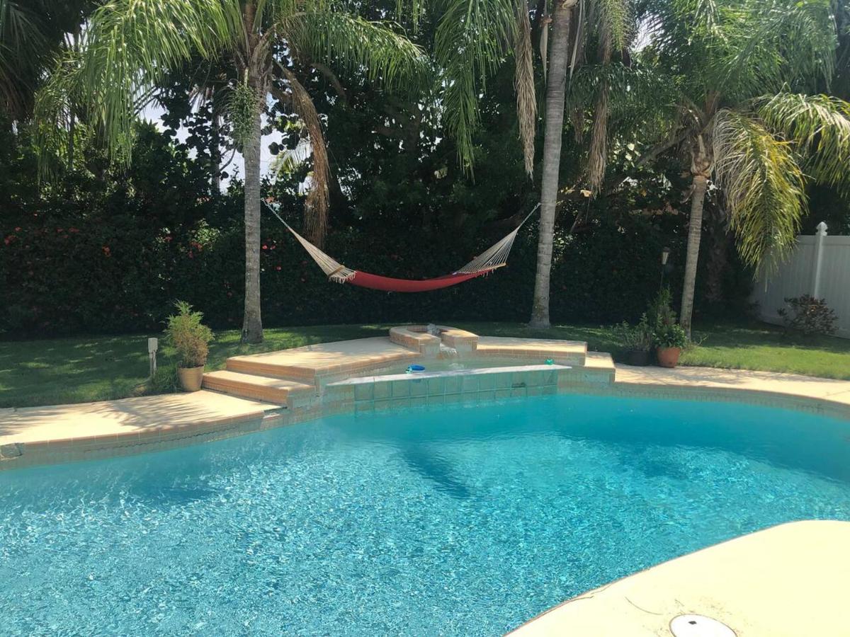 Walk to IRBGymPoolPingPongFoosball - B&B Clearwater Beach