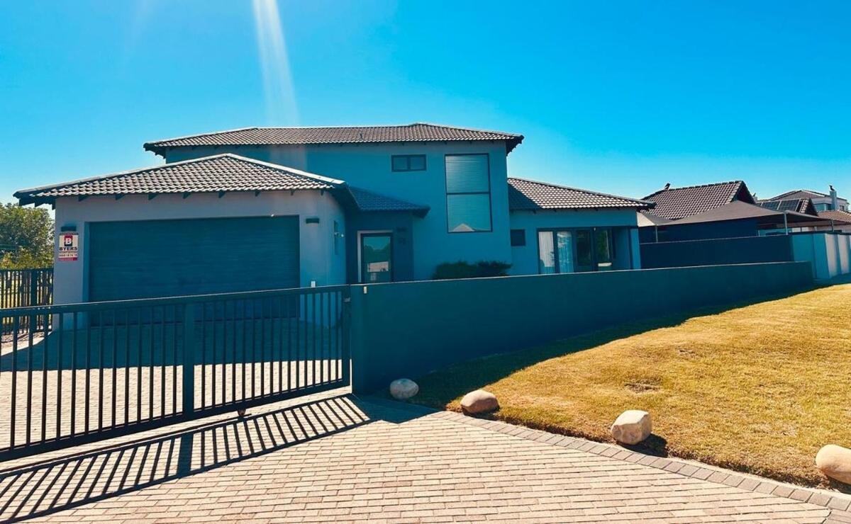 Fairway Bliss Langebaan Holiday Home - B&B Langebaan