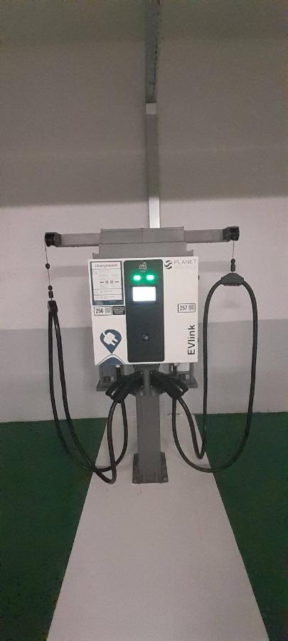 Planet Lux Apartment with secured parking In the garage - Bed and Breakfast Niš