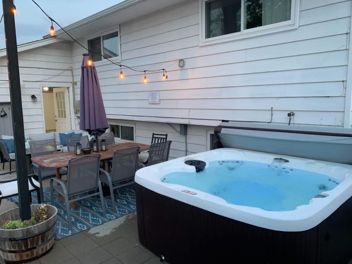 Swim and Relax with a Pool Hot Tub and Renovated HomeHop - Ferienwohnung Parma
