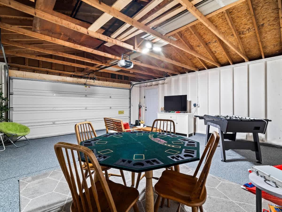 Lake Cottage with Hot Tub and Game Room - Chambres d’hôtes Avon Lake
