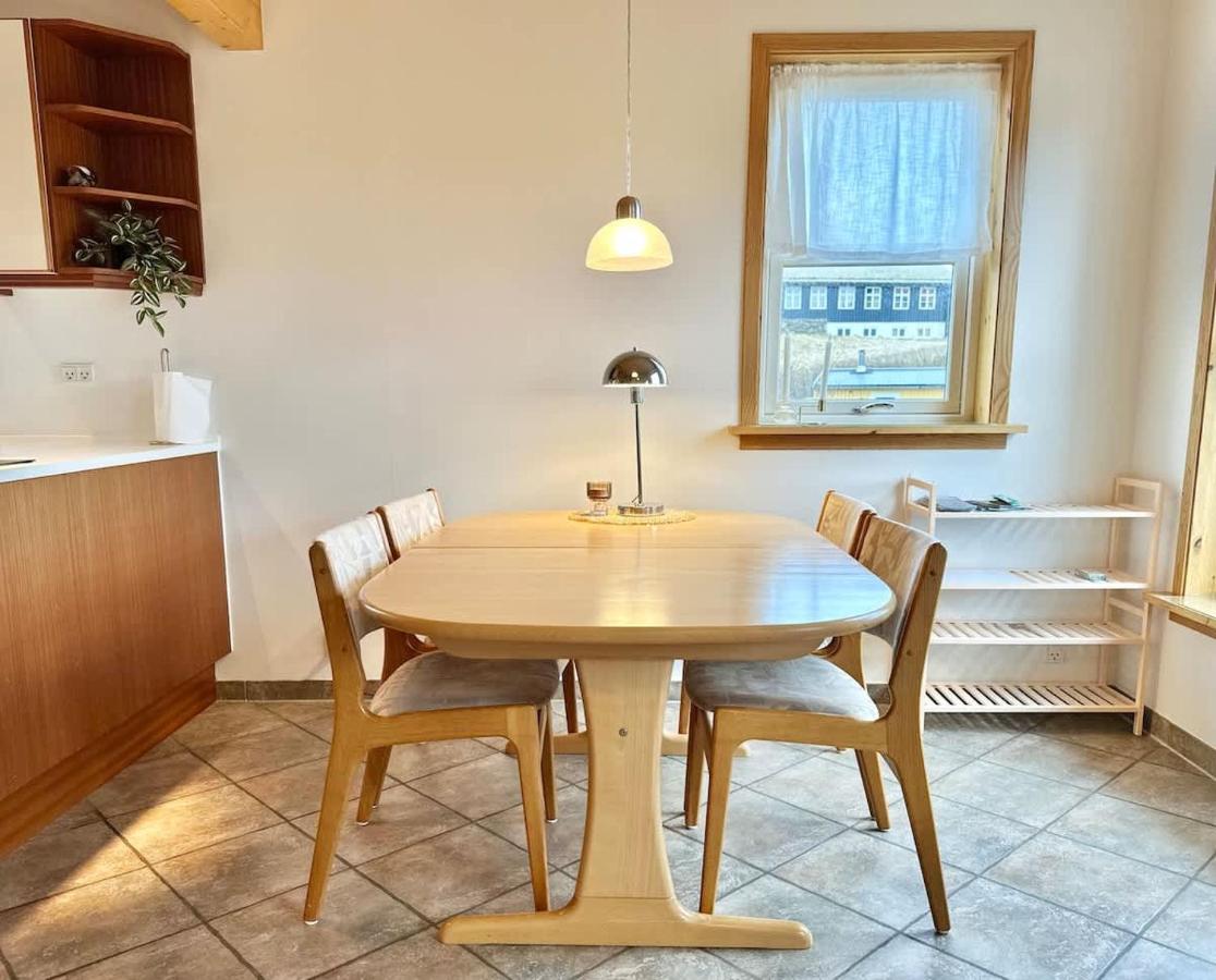 3 BR Villa for 4 guests quiet neigbourhood Torshavn - Chambres d'hôtes Tórshavn