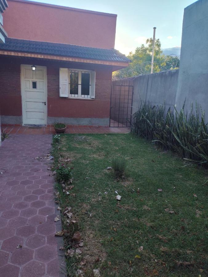 Casa chalet cerca nodo y estadio - Ferienwohnung Santiago del Estero