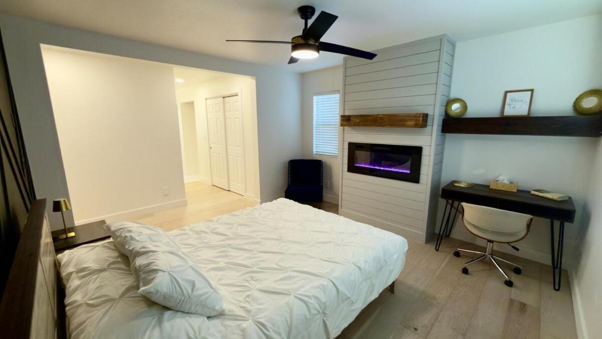 Modern Luxury Haven - Bed and Breakfast Colorado Springs