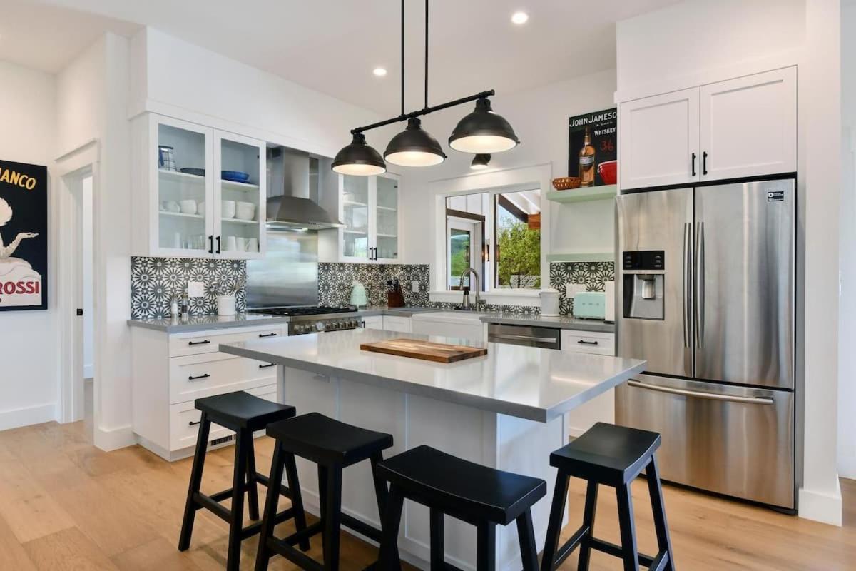 Completely Remodeled Farmhouse With Stunning Views Of Dry Creek Valley - Chambres d'hôtes Healdsburg