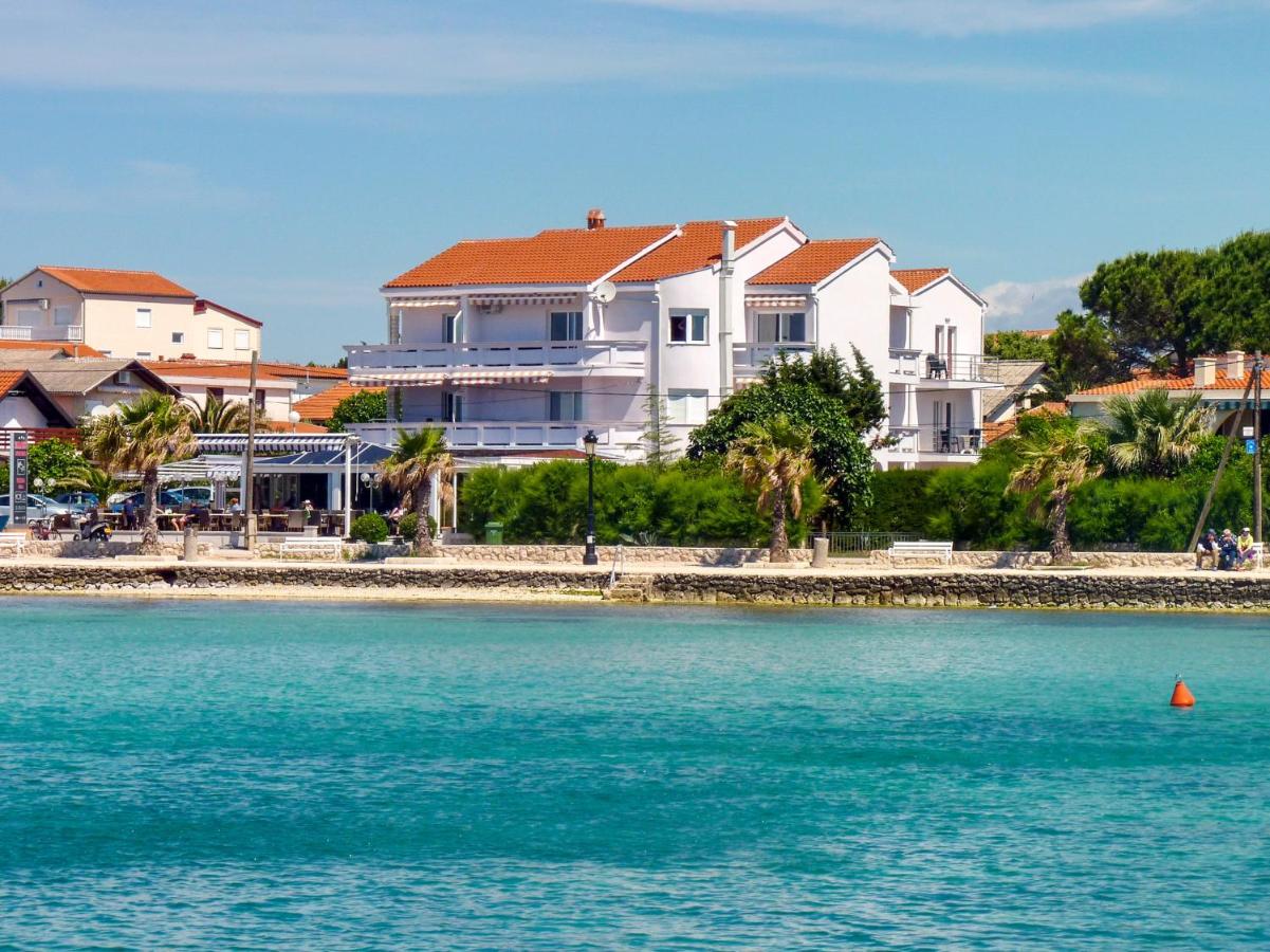 Paradiso, No 3 - B&B Vir