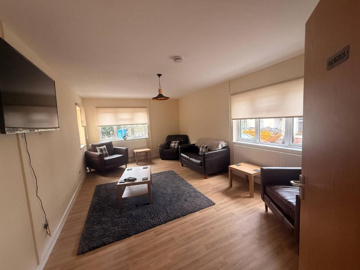 full house ROOMY BNB - B&B Troed-y-rhiw