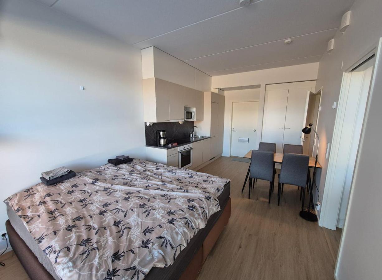 2nd floor, 33m2 1-bedroom app, sauna, close to the shop, airport and train station - Chambres d'hôtes Vantaa