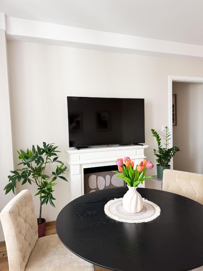 Warsaw Inside Premium Airport Apartment - Bed and Breakfast Warschau