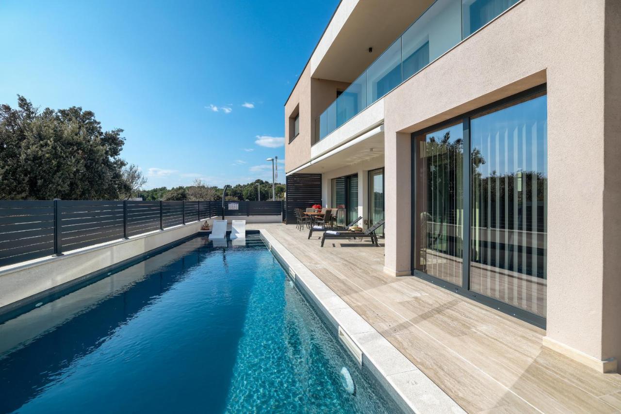 Villa Santa with heated pool - B&B Pakoštane