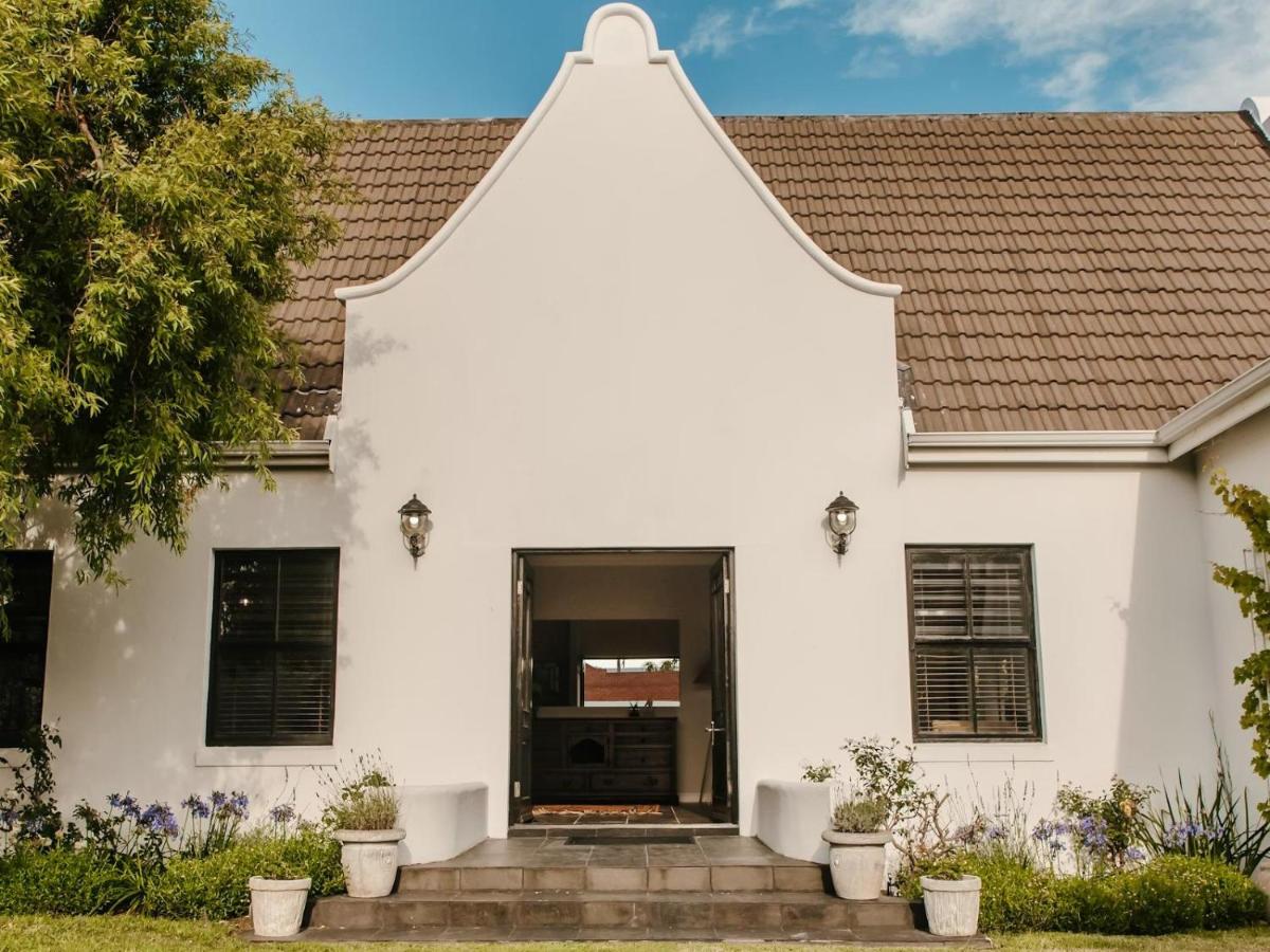 Cosy Cape Dutch by the sea - Bed and Breakfast Hermanus