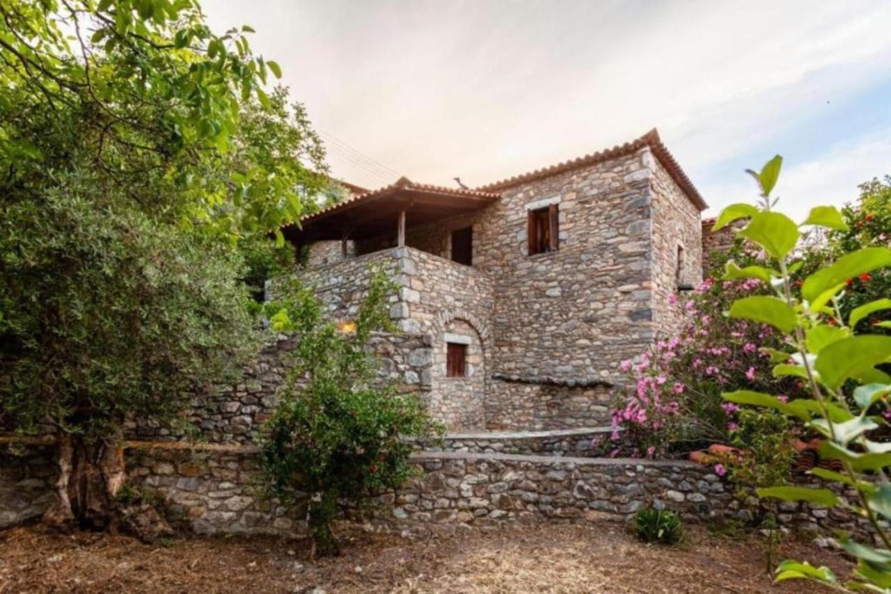 19th Century Stone Villa, Serence Garden! - Athina's Villa Mani - B&B Miliá