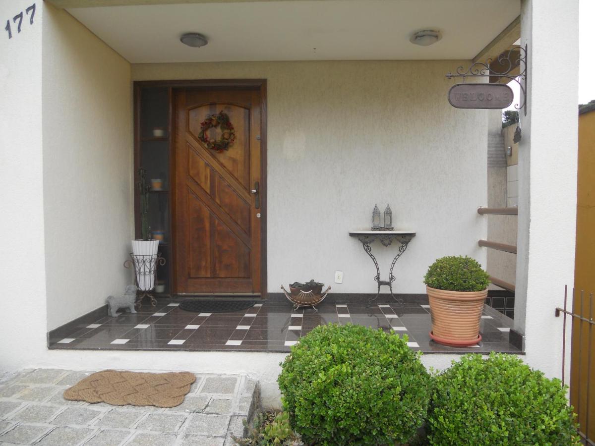 Hospedagem Three Little Birds - B&B Curitiba