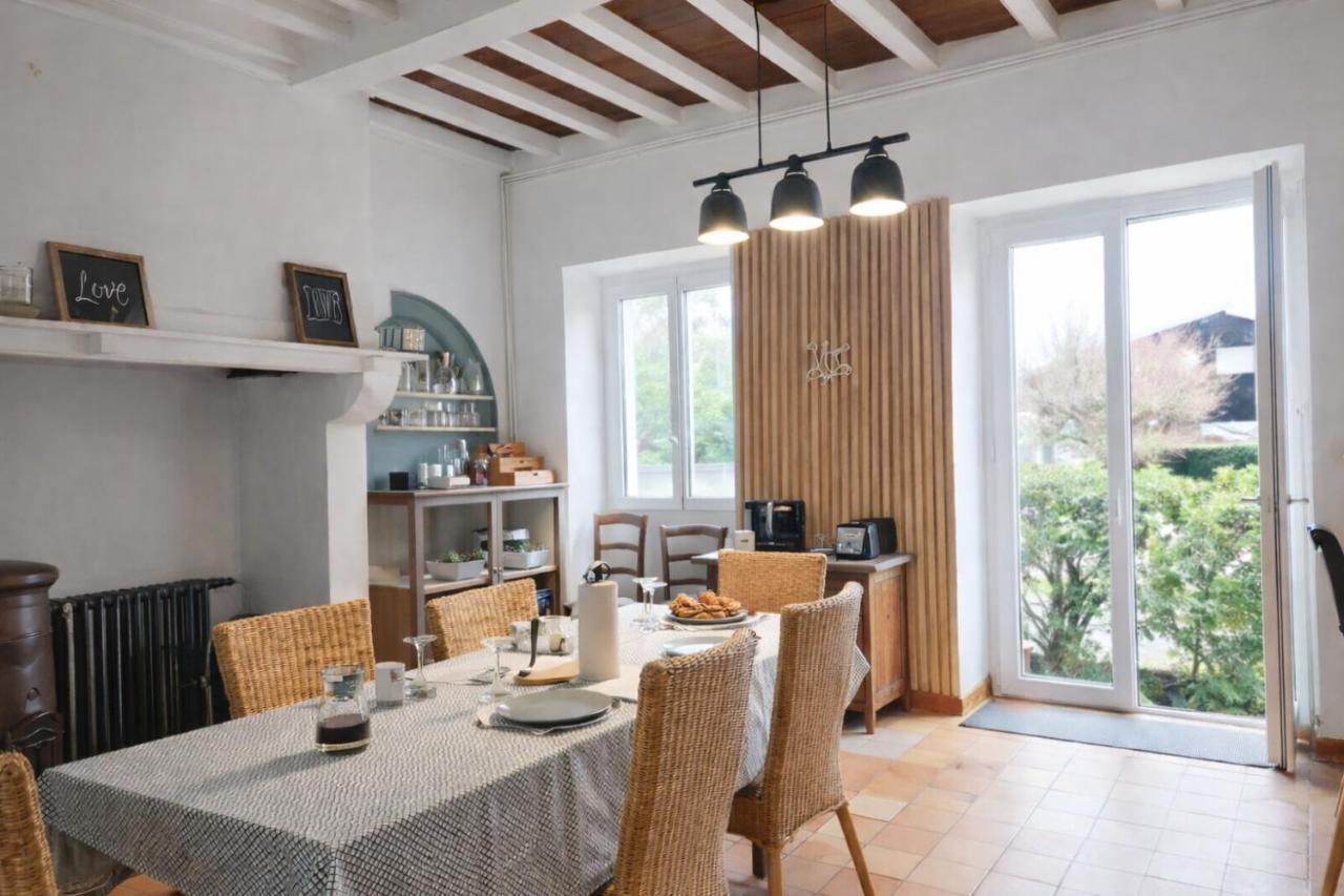 Superbe maison de ville 4 étoiles rénovée 4 chambres extérieur tout à pied - B&B Monein