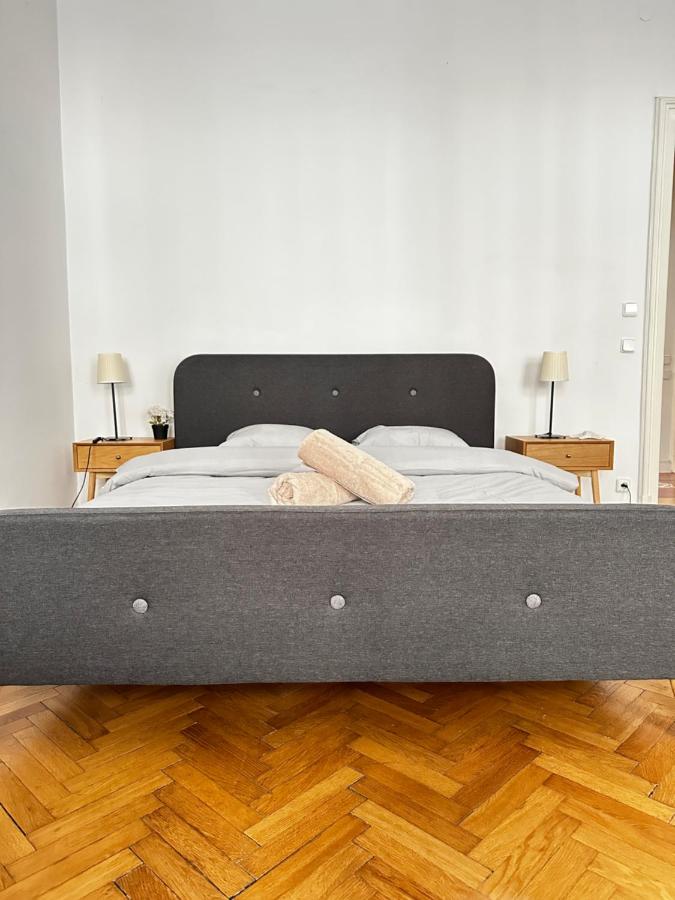 Apartment Bella - Old Town, Balcony - Ferienwohnung Bratislava