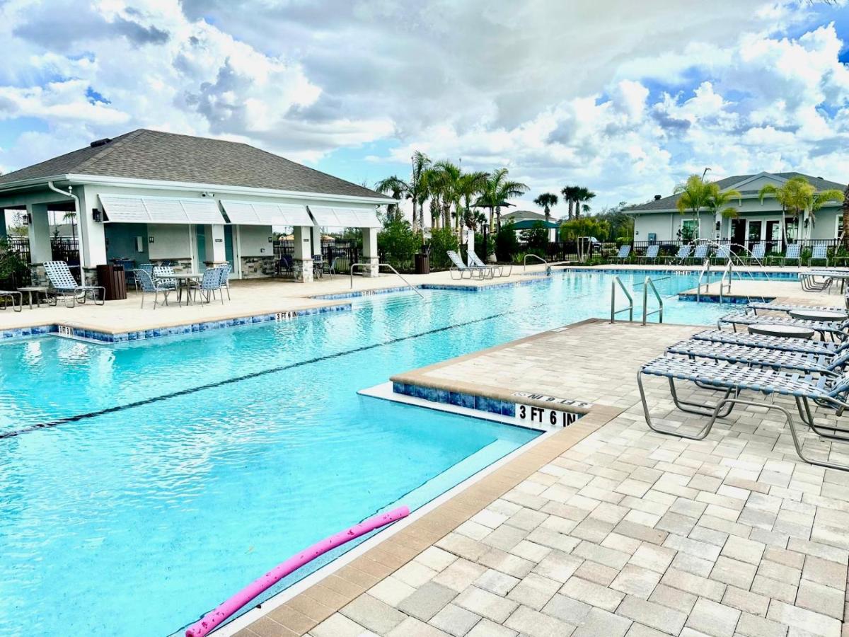 The Luxury New Modern Home 3-BR - Heated Pool, Gym close to Downtown, Top Golf - Chambres d'hôtes Fort Myers