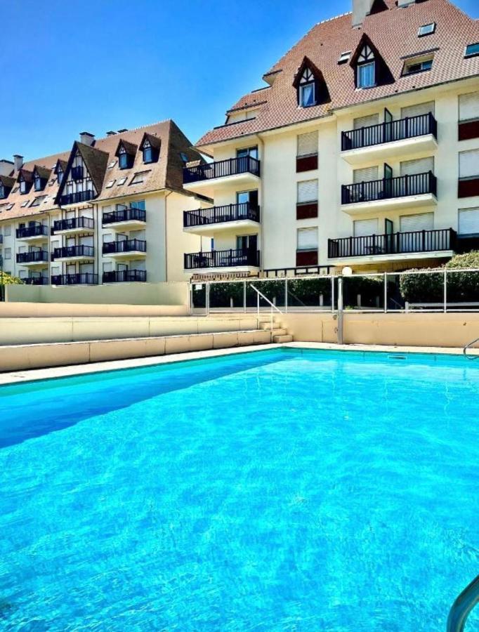 Vue mer balcon piscine à 2 pas de la plage Cabourg - Chambres d'hôtes Cabourg