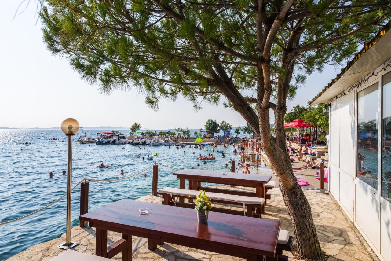 Rooms with a parking space Sveti Petar, Biograd - 25221 - B&B Sveti Filip i Jakov