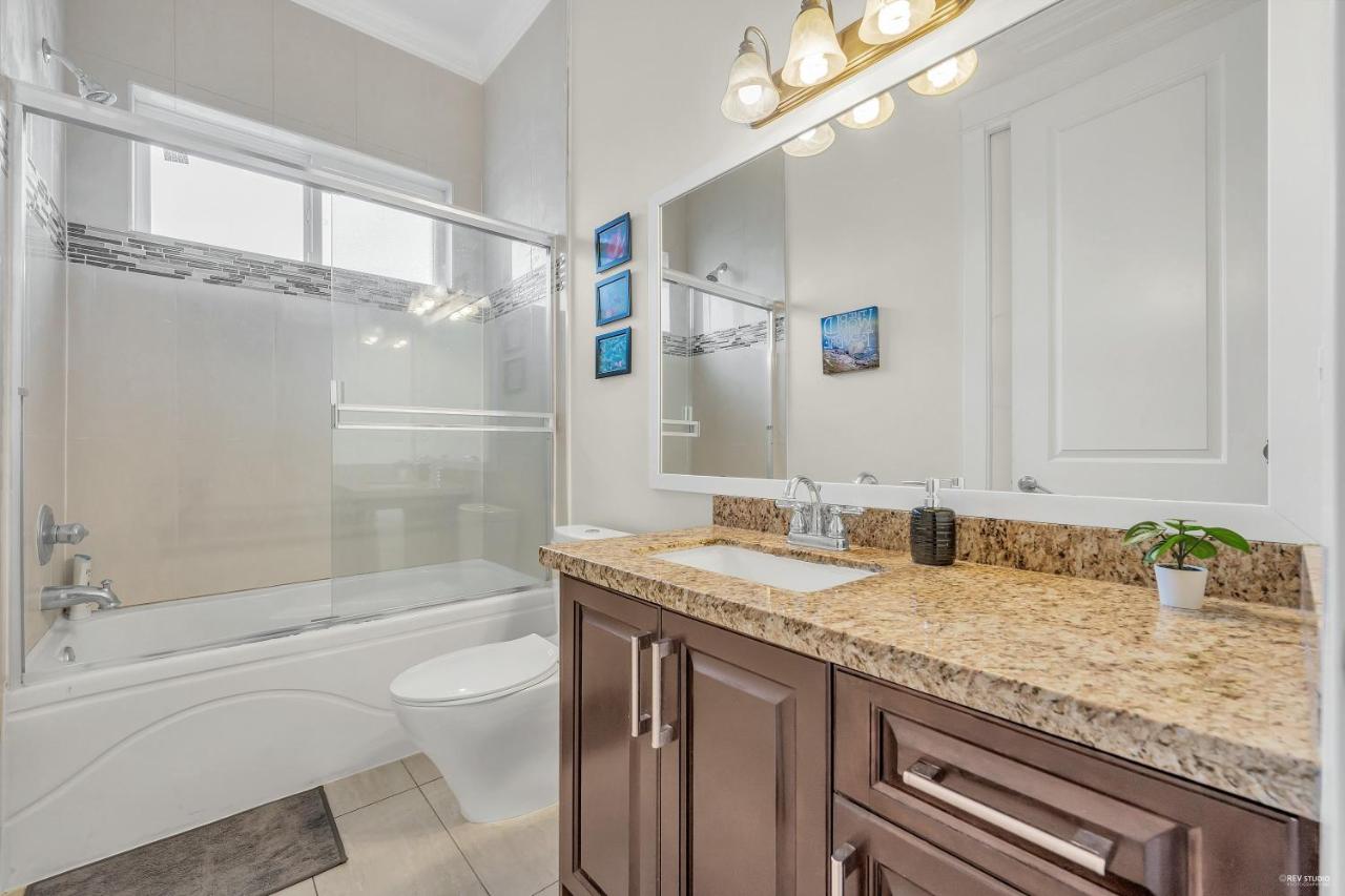 Tranquil Oakridge Ensuite Stay - near Skytrain - Chambres d'hôtes Vancouver