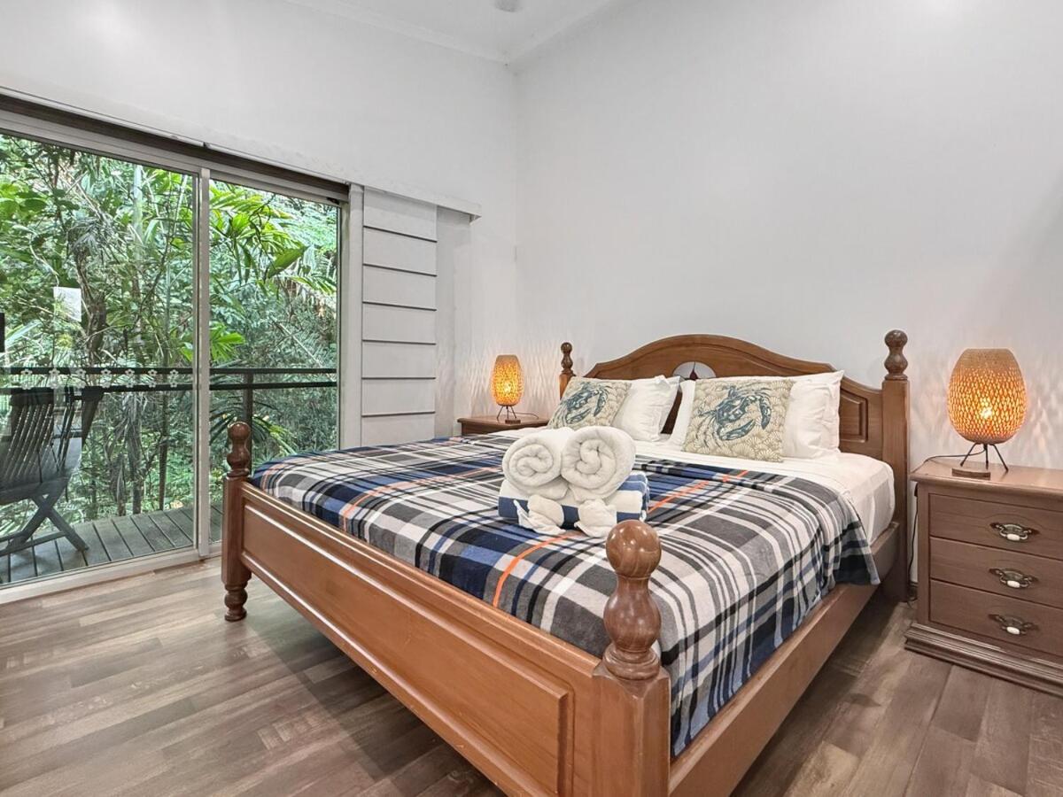 Sunbird- Cassawong Cottages - Bed and Breakfast South Mission Beach