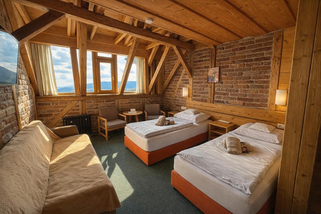 Camera Tripla Classic