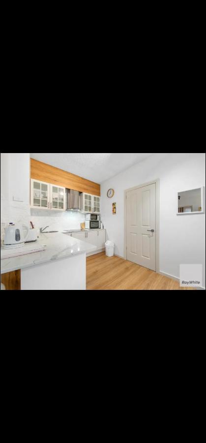 Apartment 2 - Private apartment just 13 minutes to airport - Chambres d'hôtes St Albans