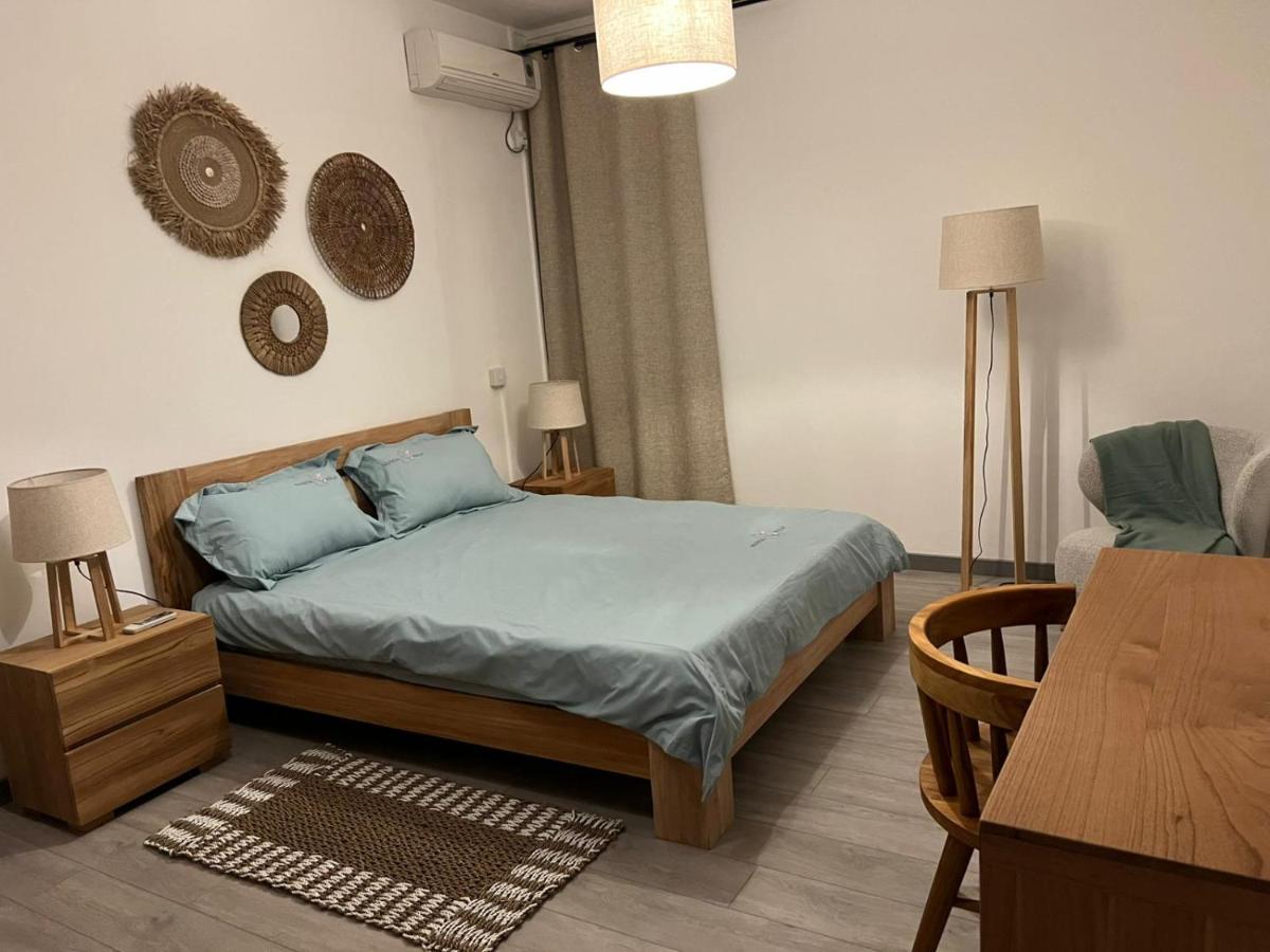 The perfect getaway to discover the bristling city of Port Louis - Chambres d'hôtes Port-Louis