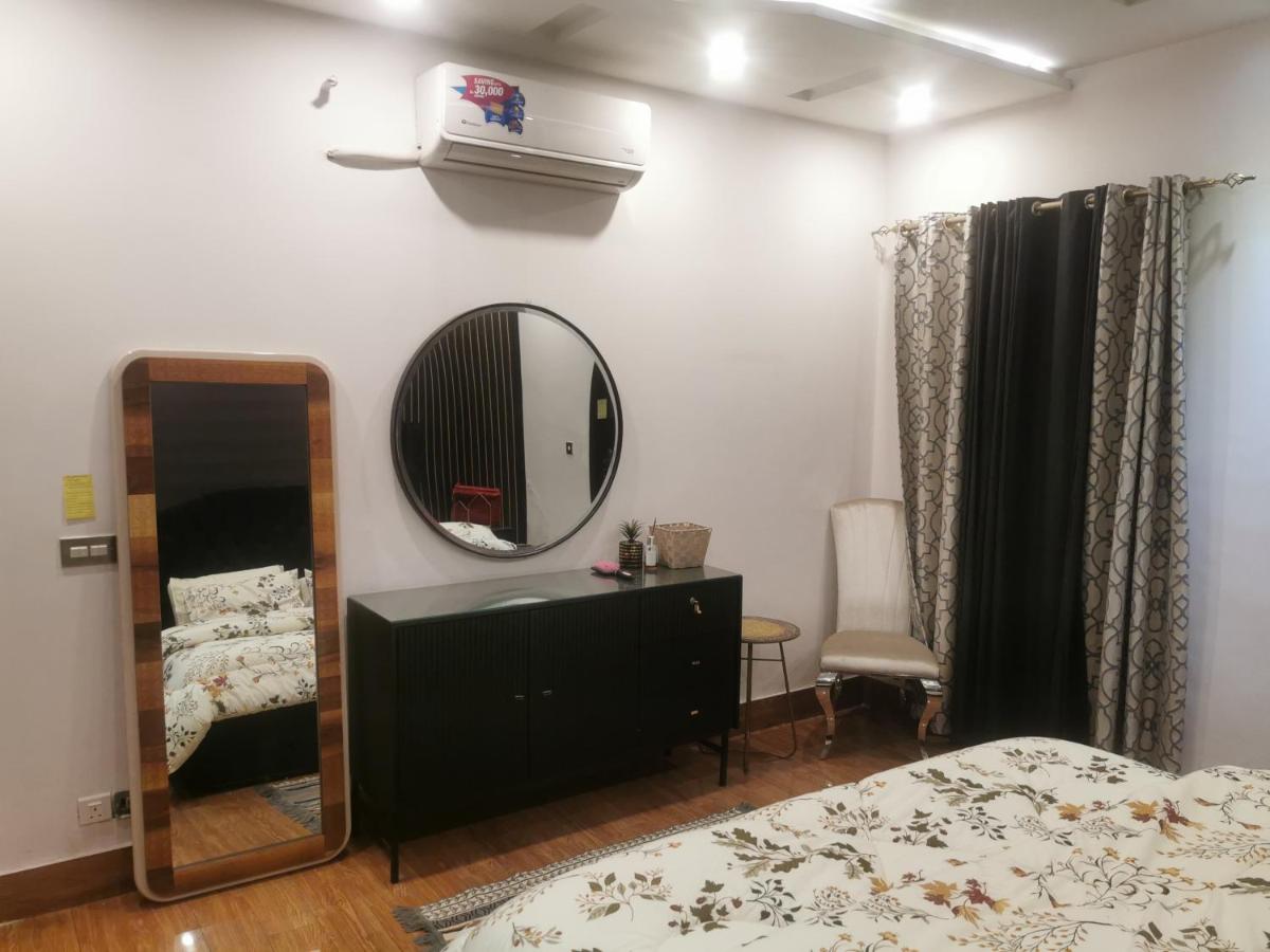 Divine luxury guest house - B&B Lahore