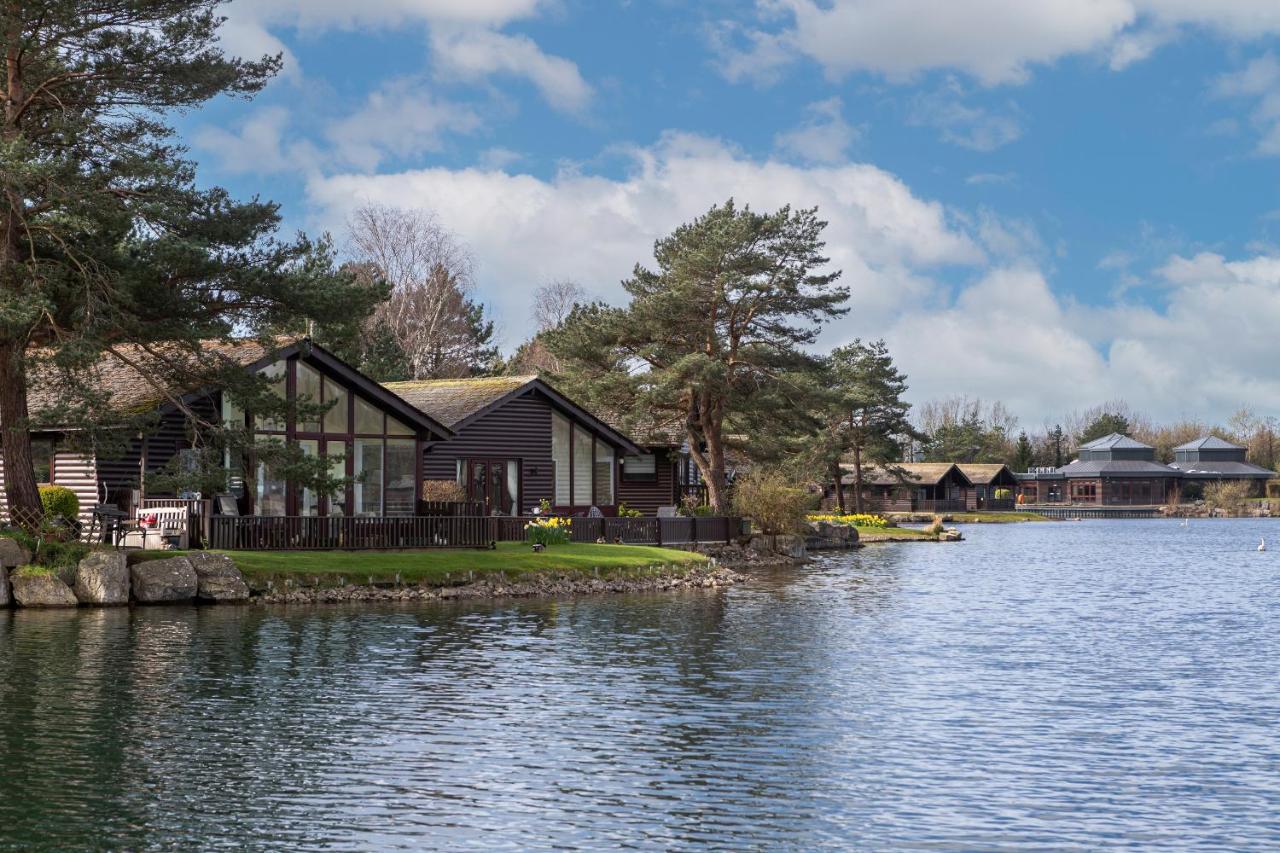Keer Lodge a lakeshore haven Pine Lake Resort - B&B Carnforth