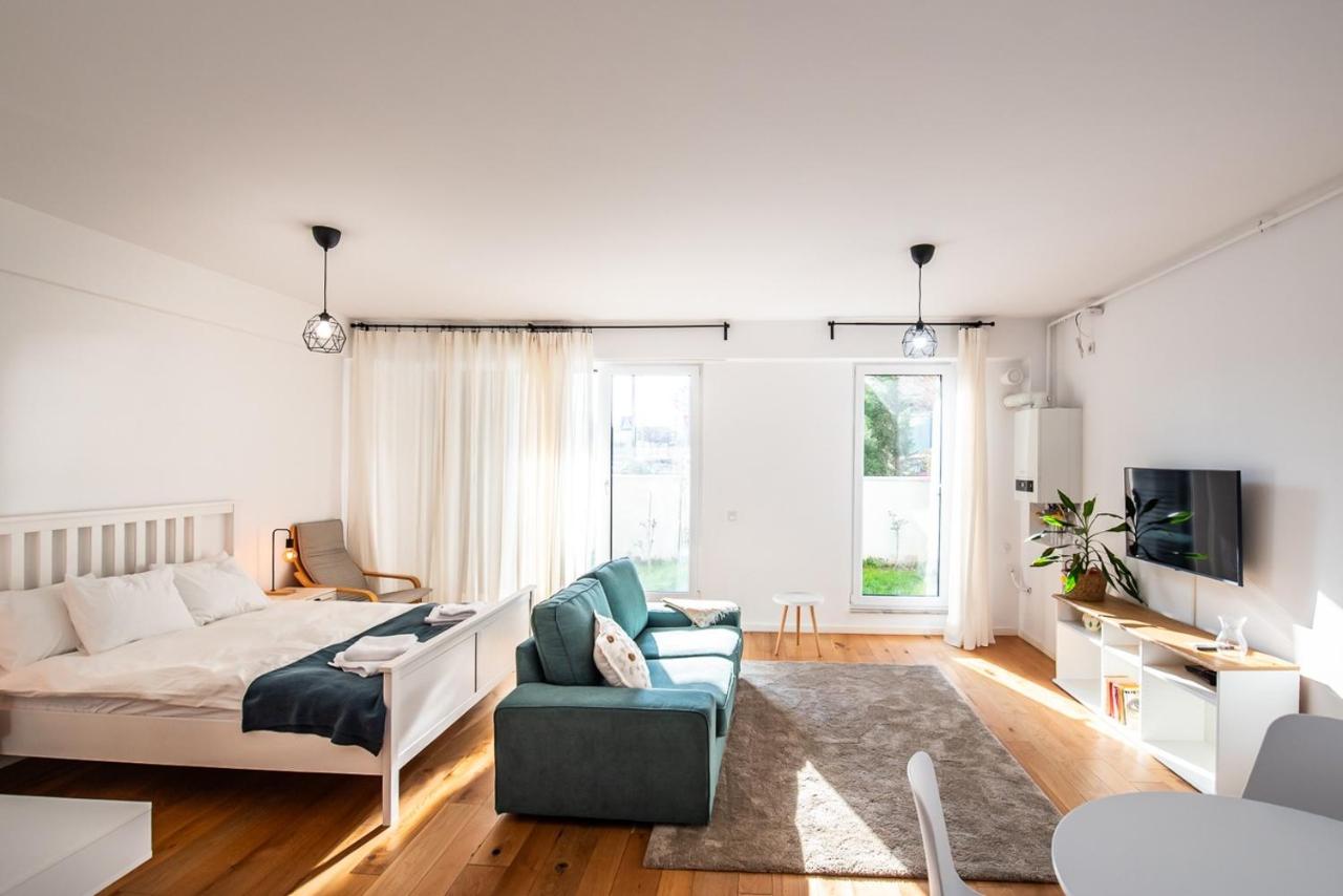 Tana D'Avia - B&B Bucharest