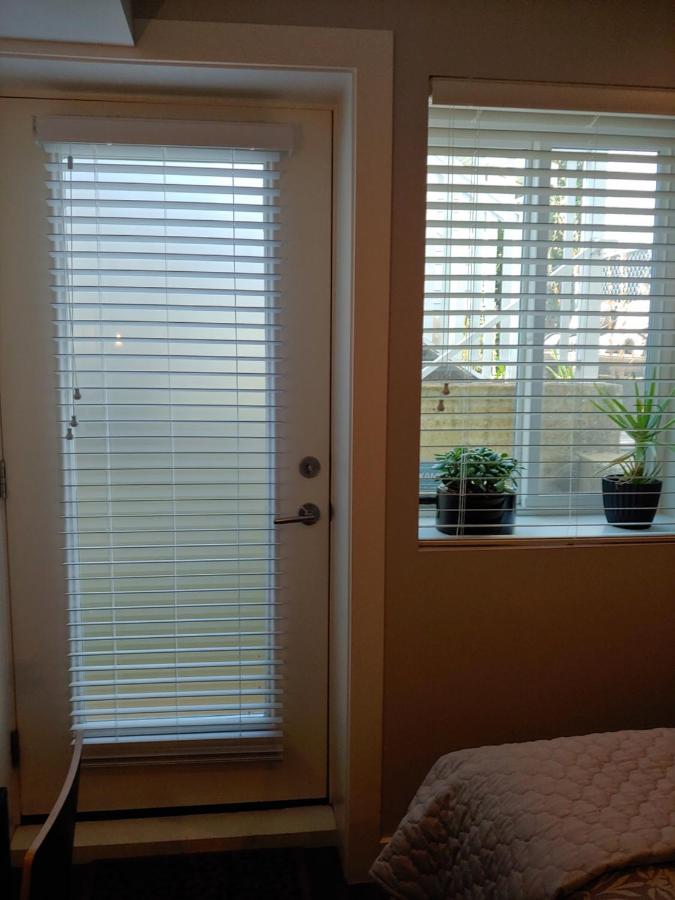 Elegant Private Guest Suite - Close to Transit - B&B Vancouver