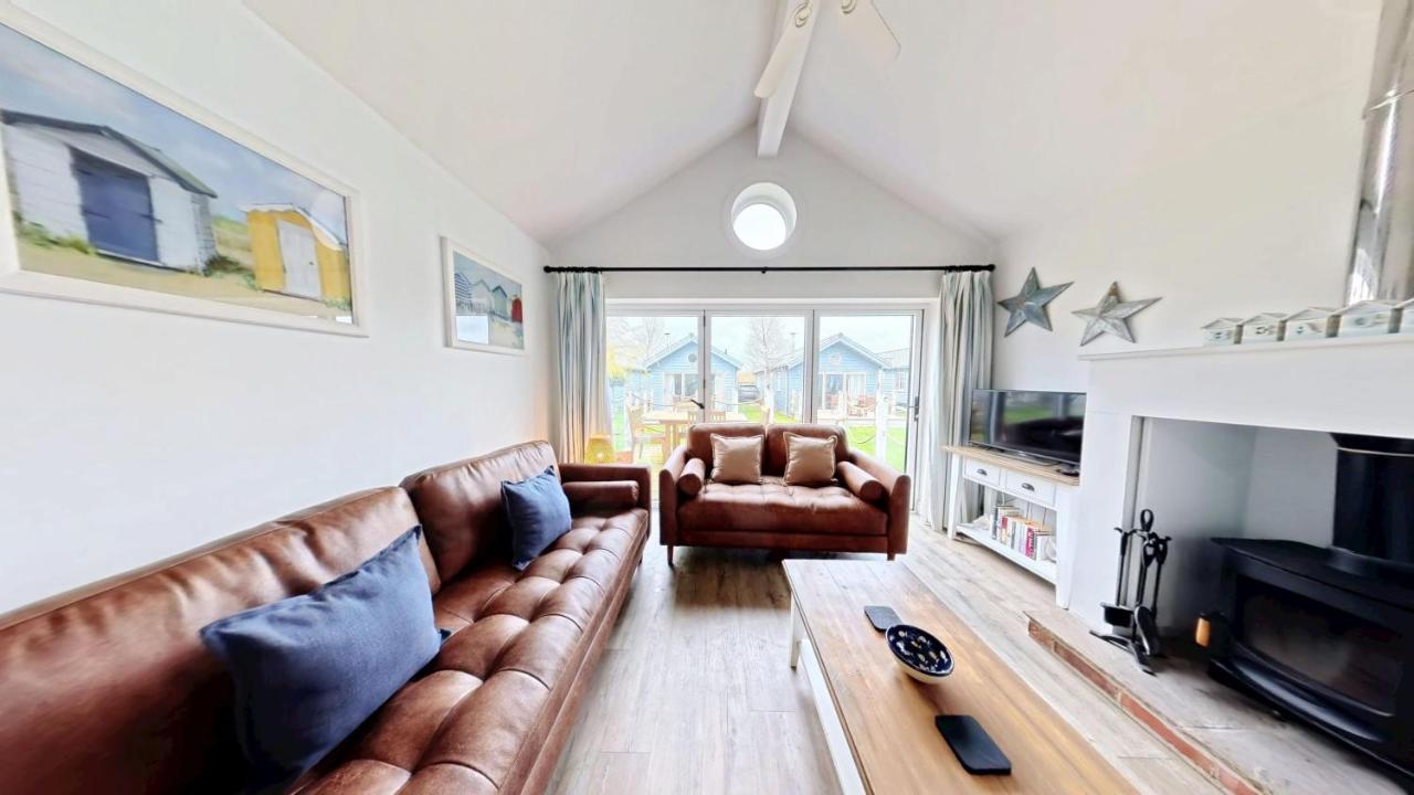 Sea Dog - Part of the The Bay Filey Holiday Village with pool, gym and direct beach access, pub, restaurant, tennis and meadows walks - B&B Filey
