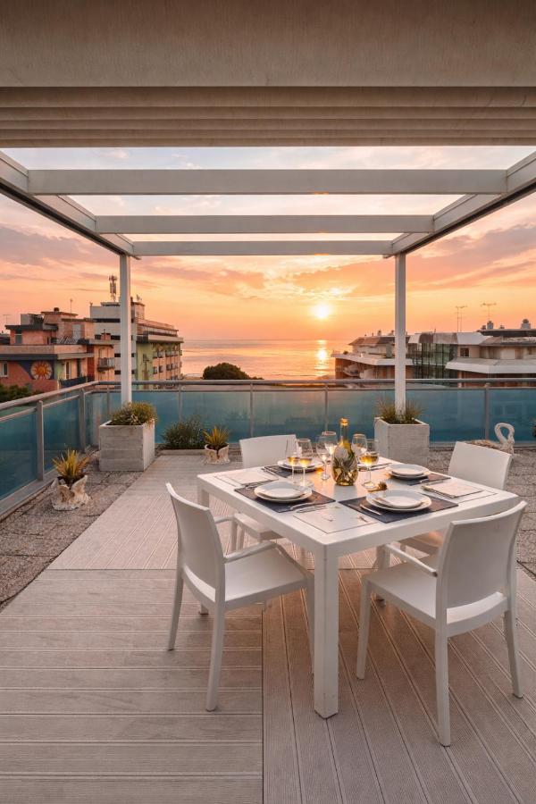Attico Fronte Mare con Terrazza e Garage Privato - Condominio Lara - B&B Lido di Iesolo