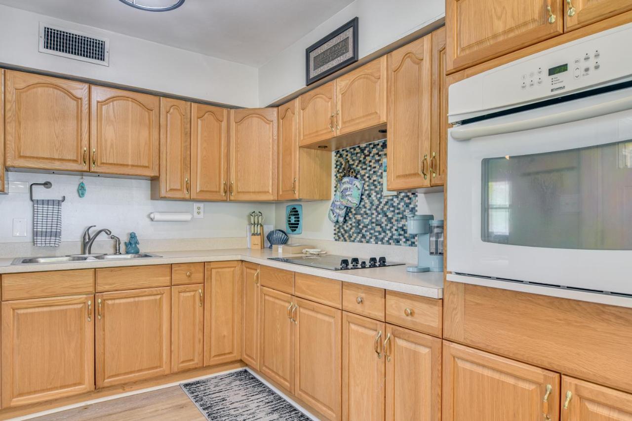 Private Yard & Patio! Tampa Bay Family Getaway - Ferienwohnung Saint Petersburg