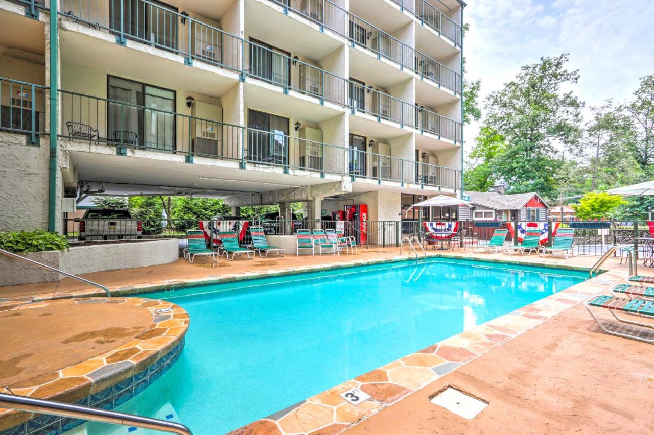 Walk to GSMNP & Dtwn Gatlinburg! Condo w/ Pools - Ferienwohnung Gatlinburg