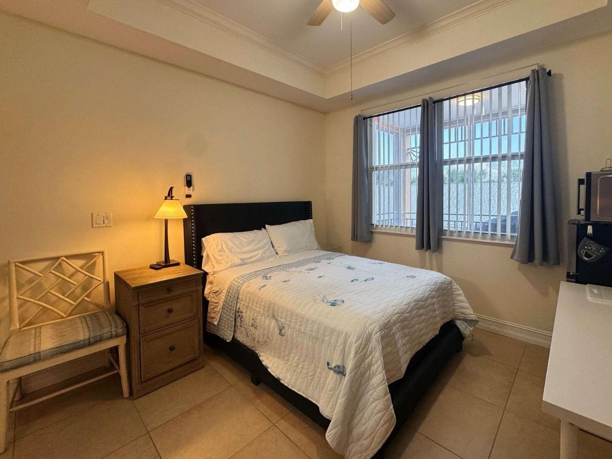Cozy Studio by Bonita Beach with Desk & Bikes - B&B Bonita Springs