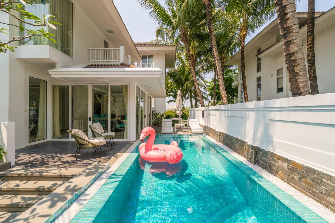 Exclusive 4-BDR Pool Villas on My Khe Beach - Premier Resort - Chambres d'hôtes Đà Nẵng