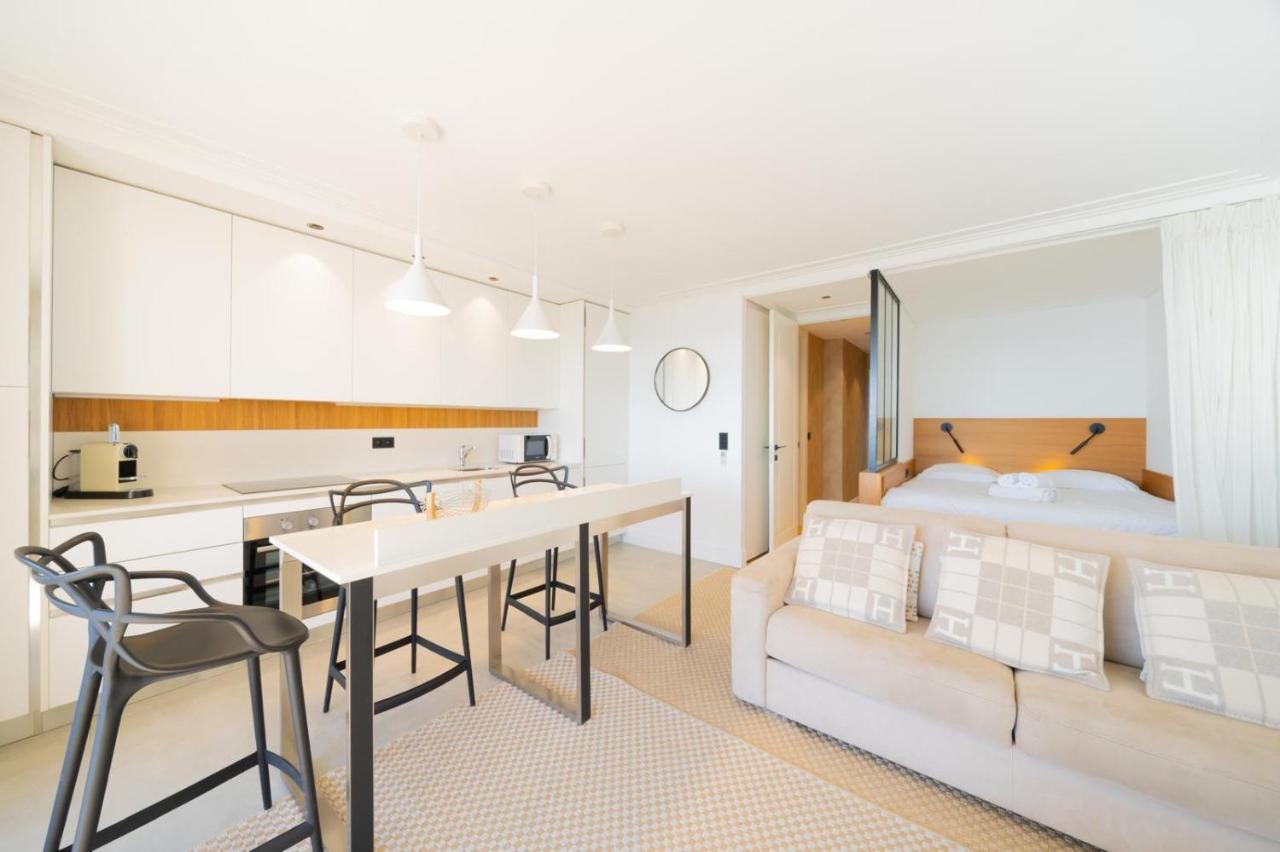 Center Bay Luxueux appartement avec vue mer 6 eme etage - Chambres d'hôtes Juan-les-Pins