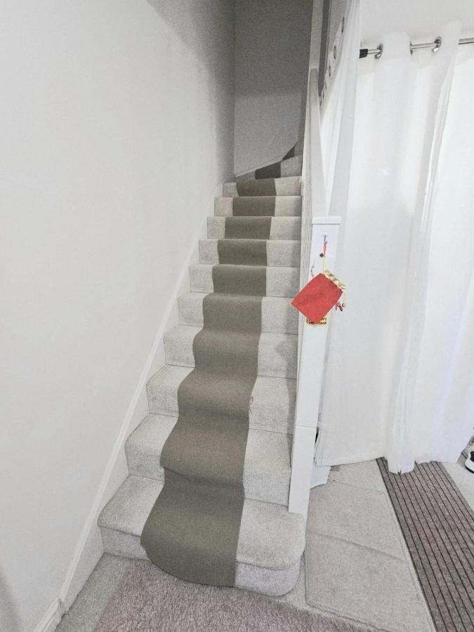3 Guest Rooms in a 3bed house with kitchen, ENSUITE options also available - B&B Telford