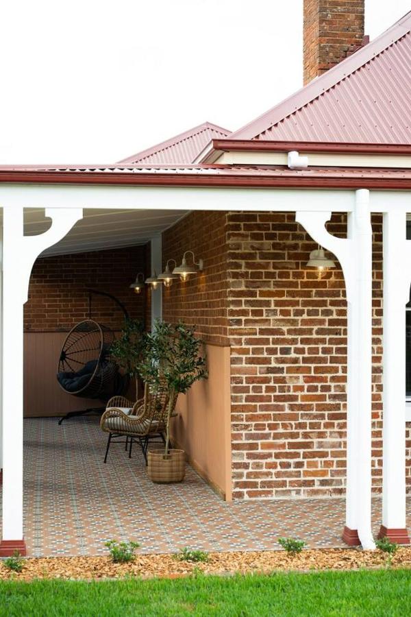 Bathurst Lodge - Historic Modern Retreat with Alfresco - Bed and Breakfast Mudgee