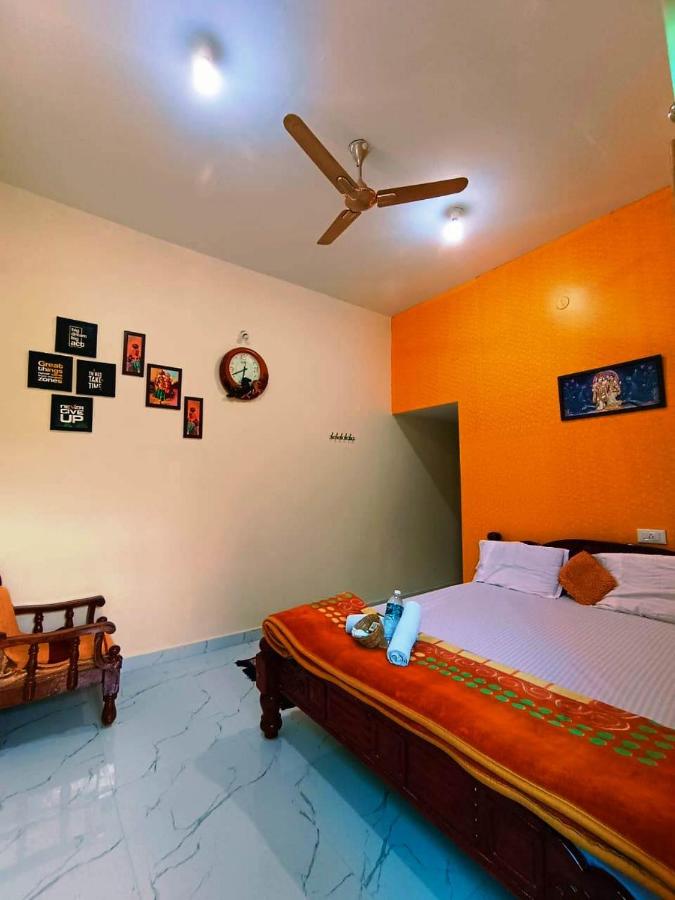 Veeru Homestay - Ferienwohnung Hosapete