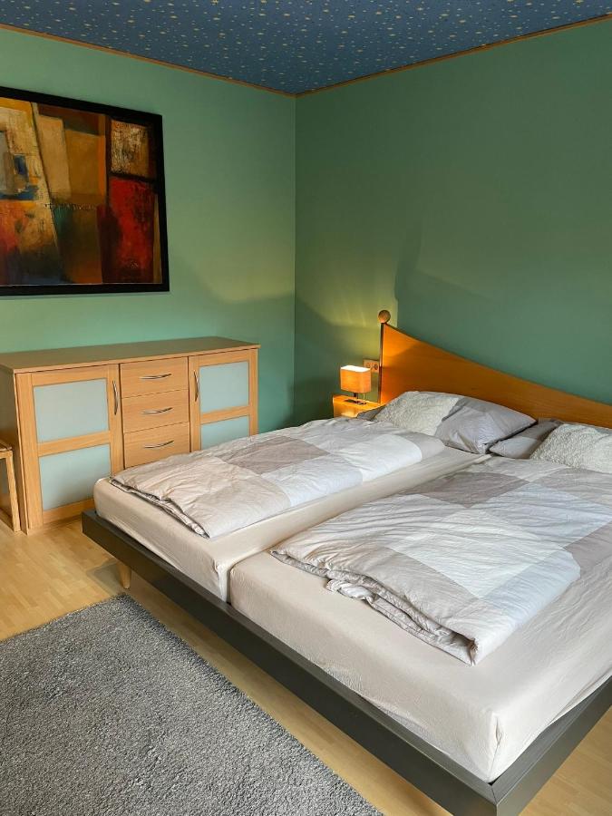 Gästezimmer mit eigenem Bad und Balkon im Herzen von Langen - nahe FFM - B&B Langen