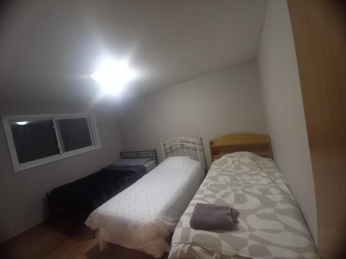 FIFA FANS STAY-FAST WIFI-FLEXIBLE CHECK IN-Free Parking - B&B Kitchener