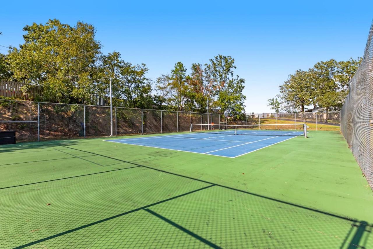 Stoneridge Lakeview Pool, Hot Tub, Sauna, Tennis - B&B Hot Springs