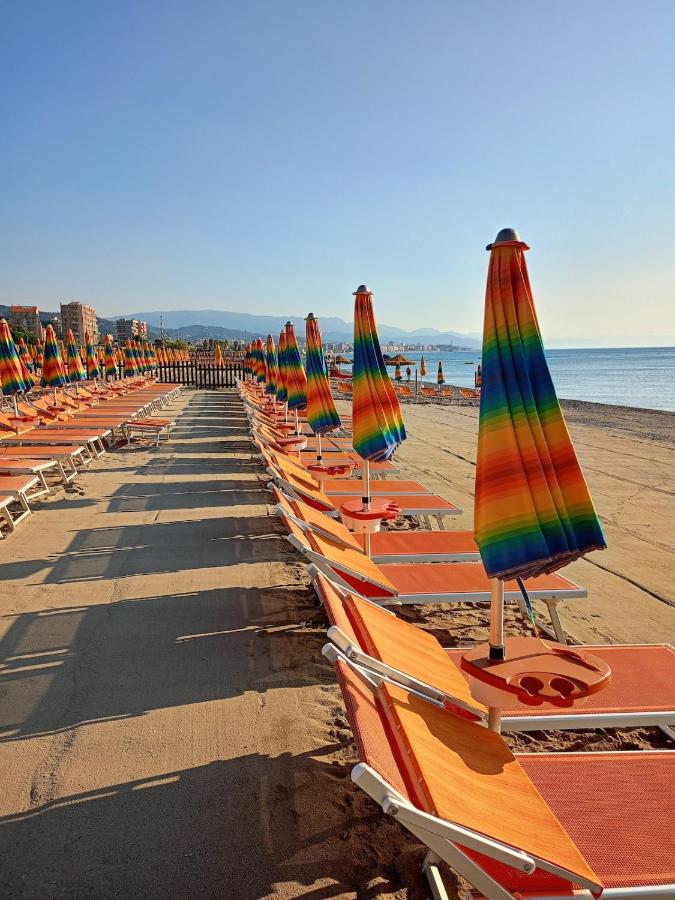 La casa di Milva, vicino al mare con park - Chambres d'hôtes Vado Ligure