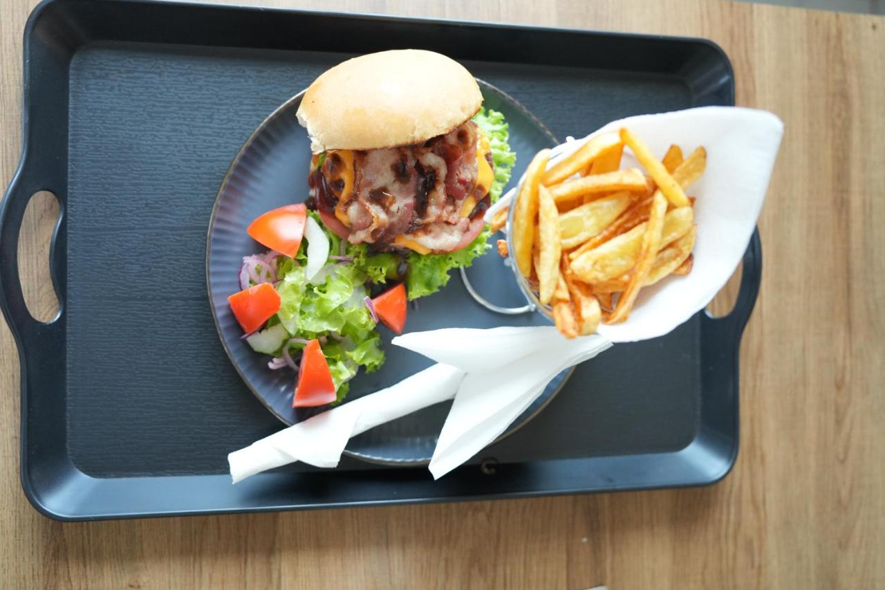 White Rhino apartments & tours - B&B Livingstone