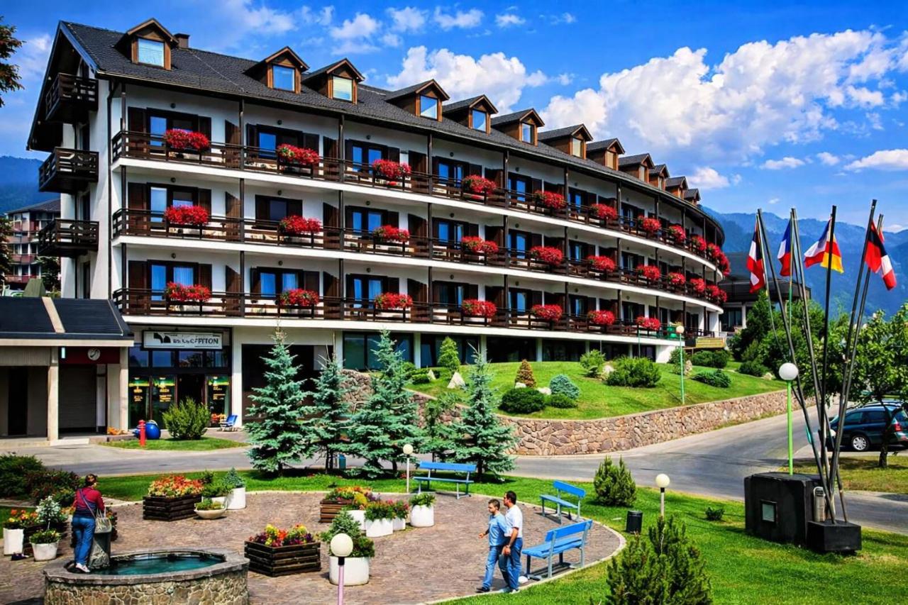 LA TANA - Residence Veronza con piscina, Dolomiti Affitti - Chambres d'hôtes Cavalese