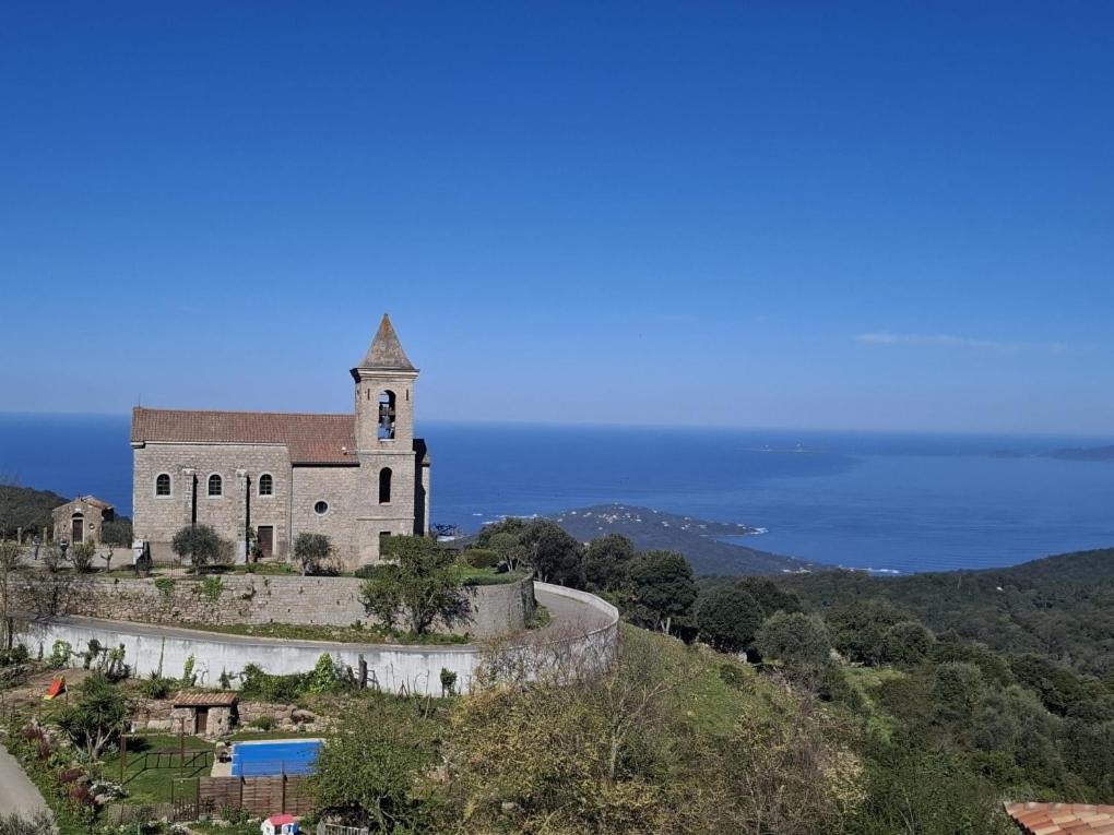 Maison Fernand & Marie Claire - Bed and Breakfast Coti-Chiavari