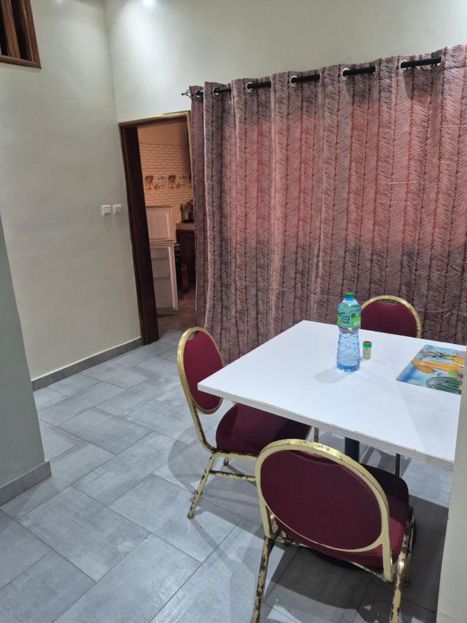 Grand studio à 100 m de la plage - B&B Dakar