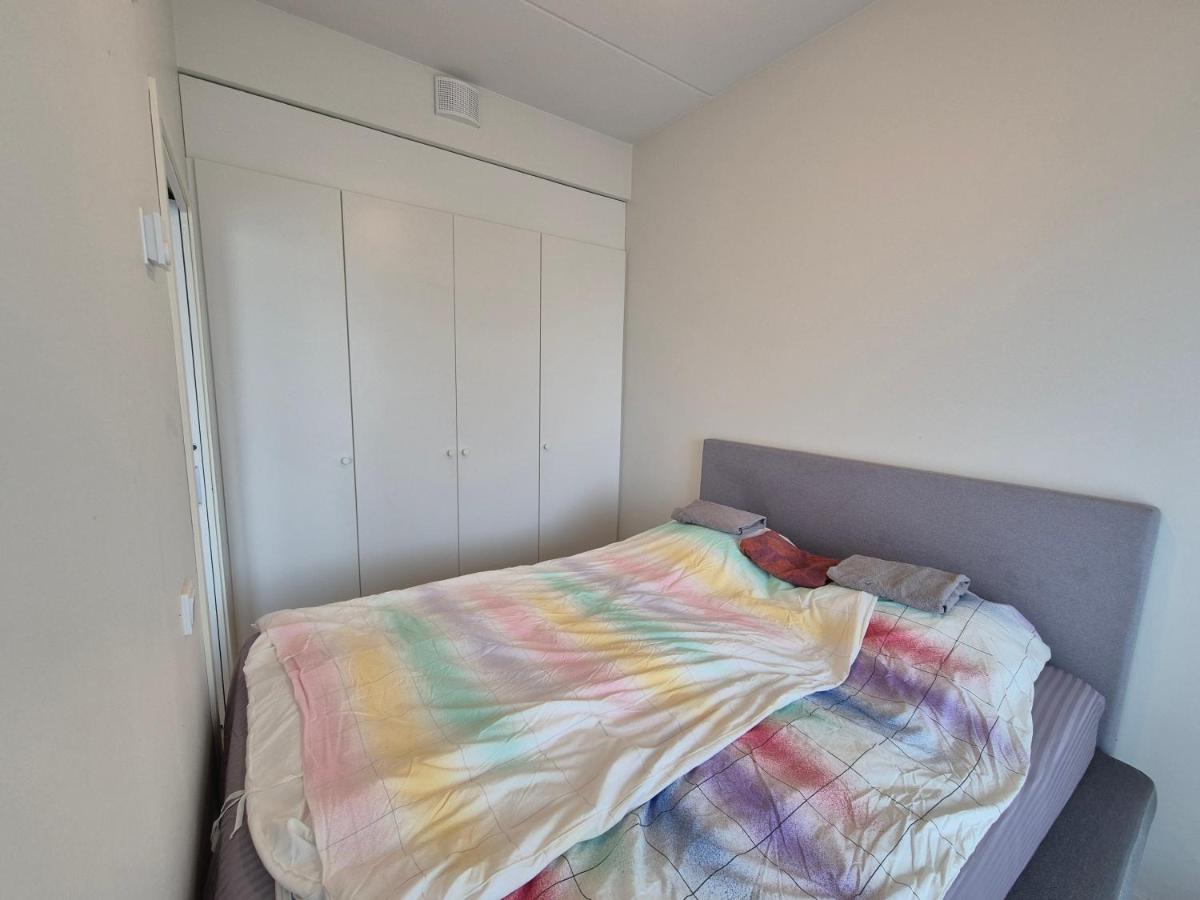 30 m2 1-bedroom app, 5 floor, close to the airpor, train station and Myyrmanni shopping center - B&B Vantaa